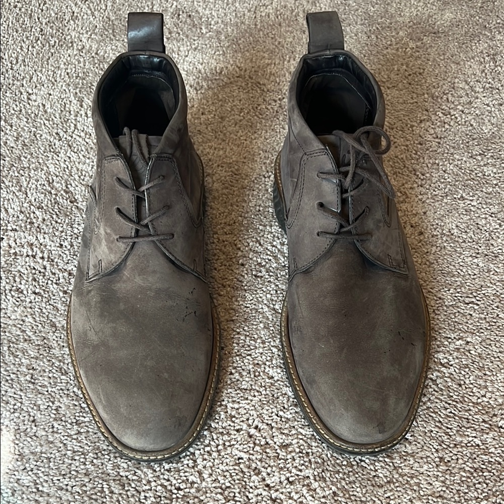 Brown Suede Chukka Boots with Lace-Up Design